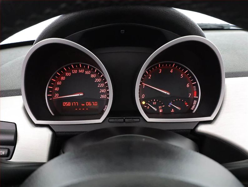 BMW Z4 (2010) 2.0i, Kůže, Tempomat - fotka 9 z 17