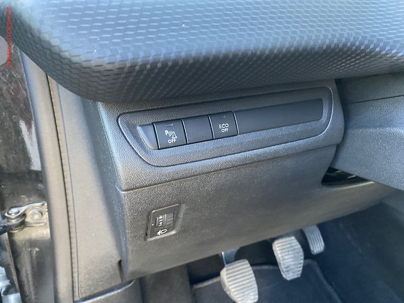 Peugeot 208 (2018) 1.2PT, Allure, navi - fotka 15 z 17