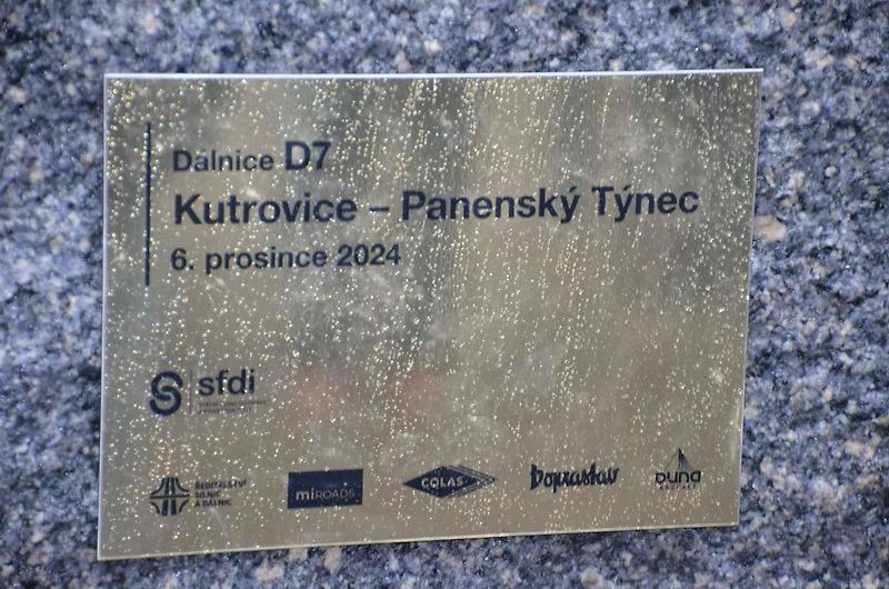 Slavnostní zahájení stavby dalšího úseku dálnice D7 se konalo v pátek 6. prosince v Třebízi.