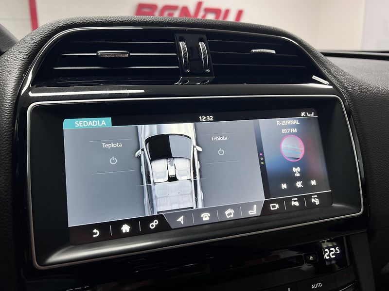 Jaguar F-Pace 2.0 D, Automat, 4x4, Na Opravu - fotka 20 z 24