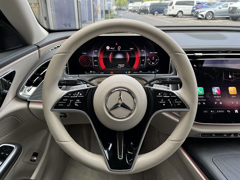 Mercedes-Benz Třídy E 220d 4MATIC Avantgarde - fotka 11 z 20
