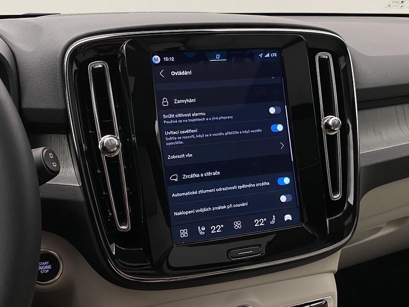 Volvo XC40 B4 DARK ULTRA AUT CZ - fotka 51 z 60