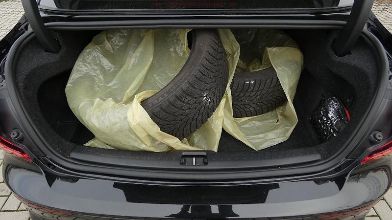 Volvo S60 B5 AWD Ultimate Dark - fotka 19 z 21