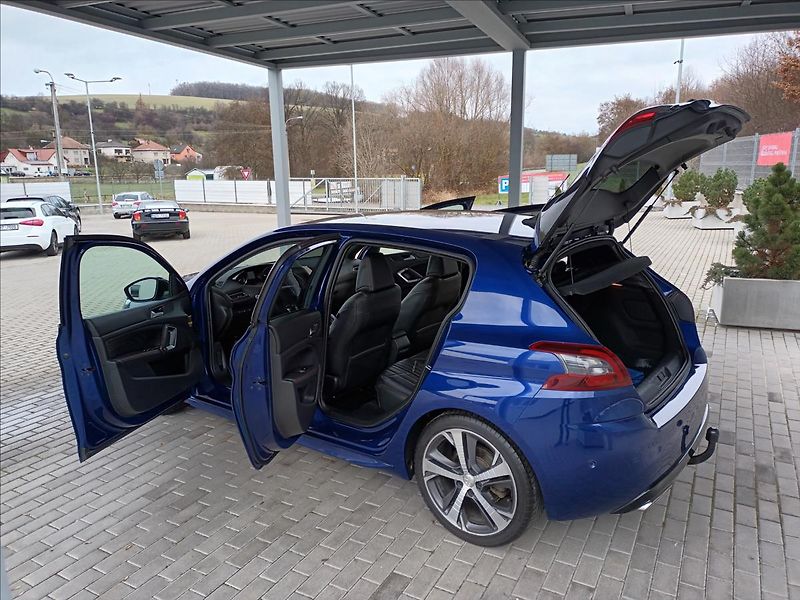 Peugeot 308 2,0 HDI,GT,130KW,ČR,SERVIS,NAV - fotka 9 z 50
