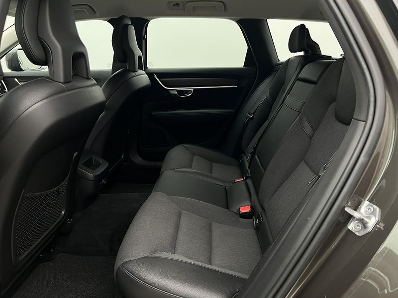 Volvo V90 CC D5 AWD AUT CZ - fotka 6 z 33