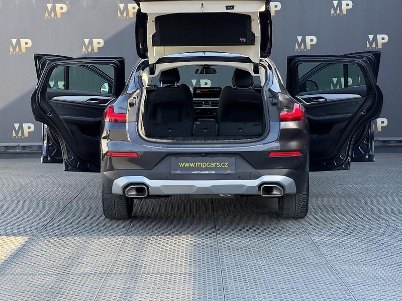 BMW X4 (2023) 2.0 xDrive20d, PANO, DPH, WIFI - fotka 11 z 44