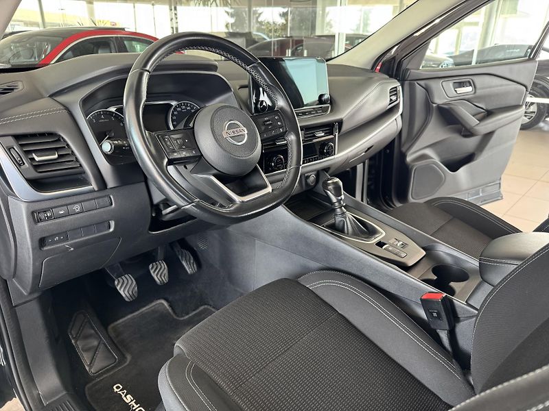 Nissan Qashqai 1,3DIG-T 140*Distronic*360kam - fotka 10 z 33