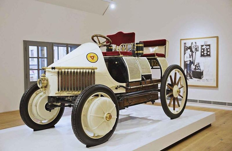 Ferdinand Porsche se narodil 3. září 1875 ve Vratislavicích u Liberce