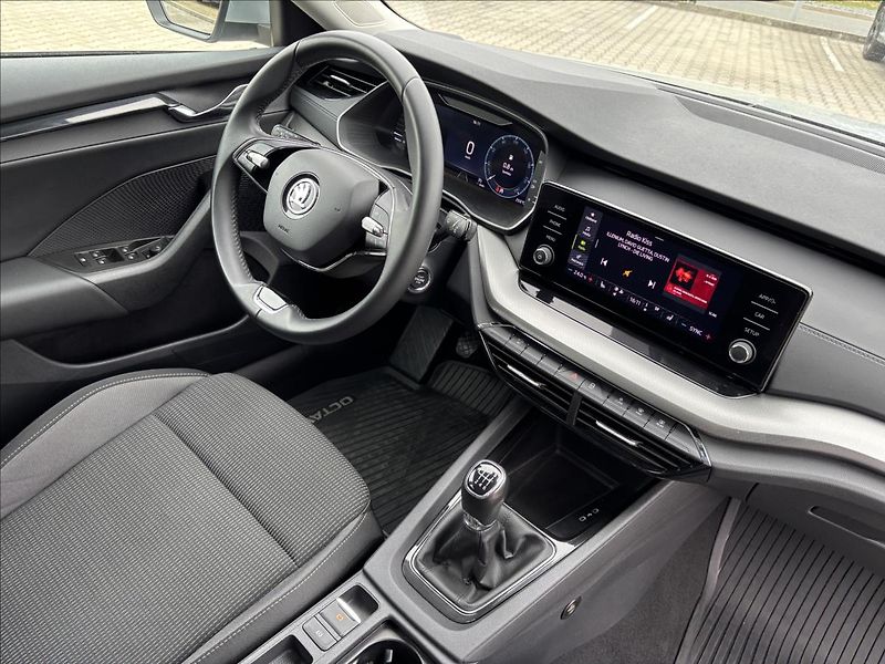 Škoda Octavia 2,0 TDI Ambition 85kW - fotka 19 z 43