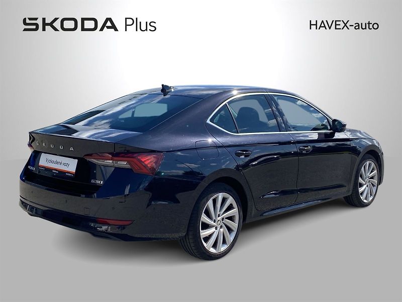 Škoda Octavia (2023) 1.5 TSI M-HEV DSG Style - fotka 2 z 38
