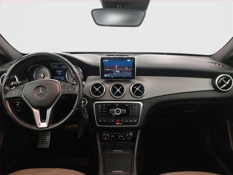 Mercedes-Benz GLA (2014) 220 CDI 4MATIC, 4X4 - fotka 8 z 24