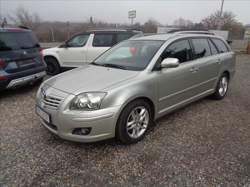 Toyota Avensis 2,0 - fotka 2 z 18