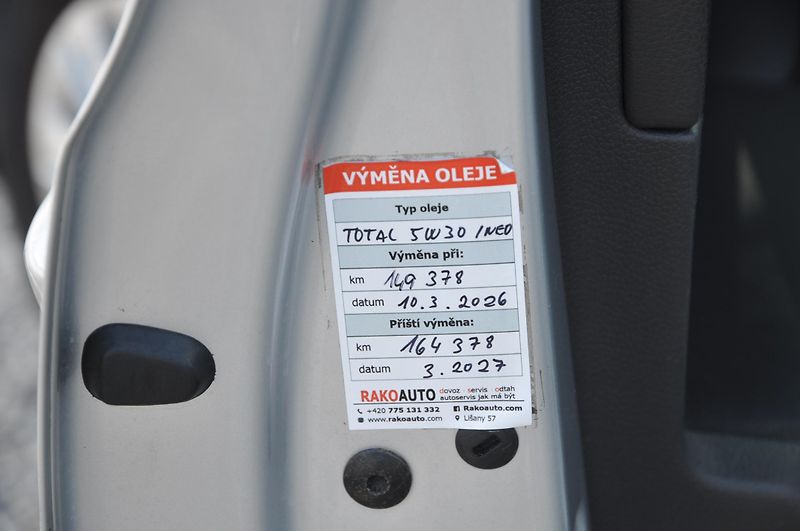 Volkswagen Golf VI 1.6TDi 66kW Trendline - fotka 11 z 17