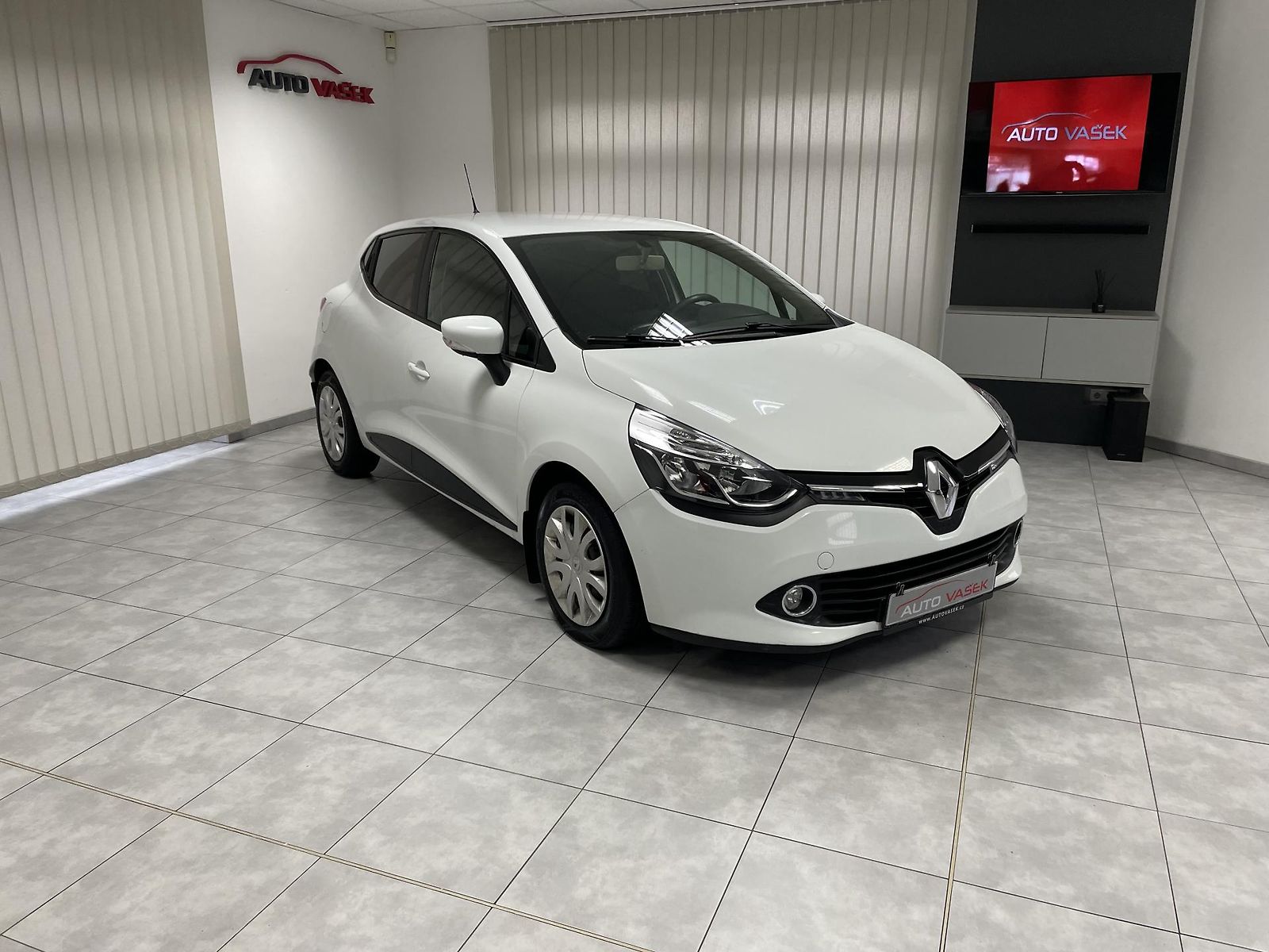 Renault Clio 1.2 i ČR AC REZERVACE