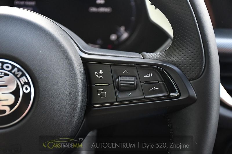 Alfa Romeo Stelvio 2.0T 16V 206kW VELOCE AT8 Q4 - fotka 25 z 49