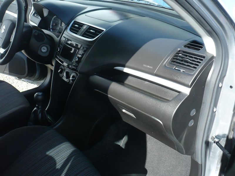 Suzuki Swift 1.2i Klimatizace - fotka 12 z 23