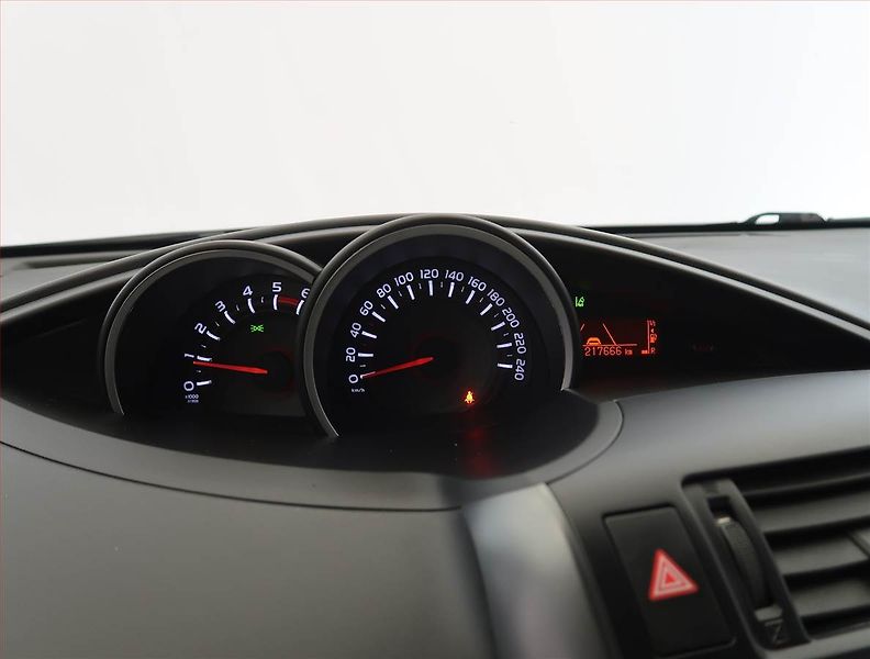 Toyota Verso (2017) 1.6 D-4D, Xenony, Tempomat - fotka 11 z 22