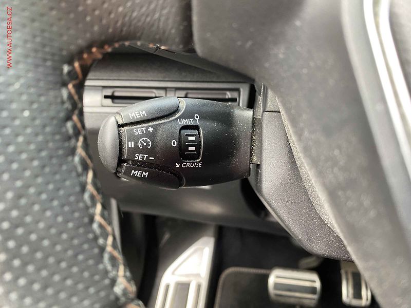 Peugeot 3008 (2017) 1.2 PT, GT Line, AT, LED - fotka 15 z 17