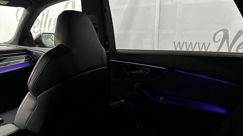 Audi RS Q8 TOP STAV / PLNÁ VÝBAVA  - fotka 28 z 54