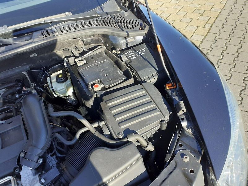 Škoda Octavia (2012) KOMBI 1.4 TSI - fotka 25 z 38