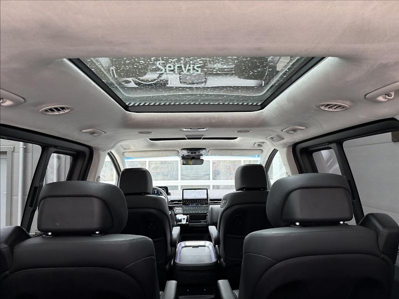 Hyundai Staria 1,6 T HEV 7M  Luxury Panorama - fotka 23 z 26