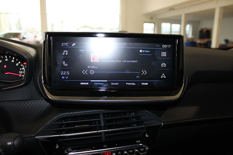 Peugeot 2008 (2025) STYLE PureTech 100 S&S MAN6 - fotka 11 z 17