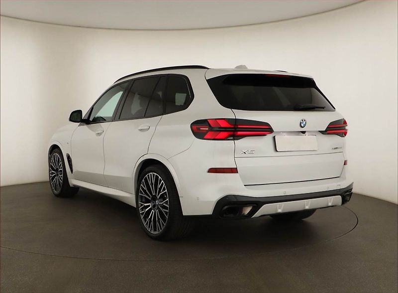 BMW X5 (2025) xDrive30d - fotka 4 z 23
