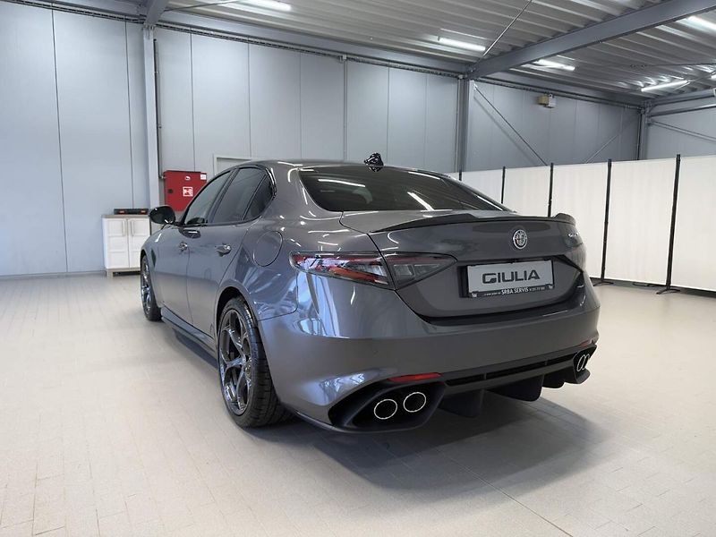 Alfa Romeo Giulia (2025) Quadrifoglio 2.9 V6 BiTurbo 52 - fotka 3 z 24