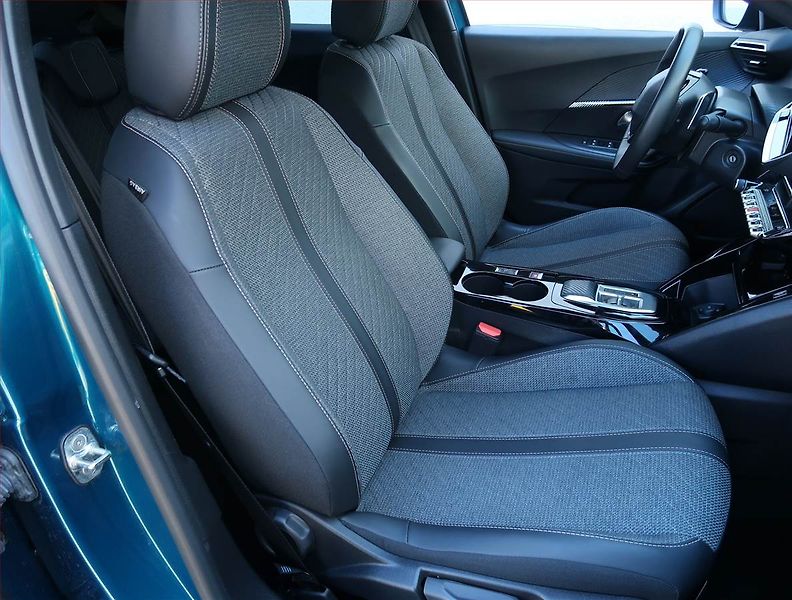 Peugeot 2008 (2025) Allure 1.2 PureTech - fotka 9 z 18