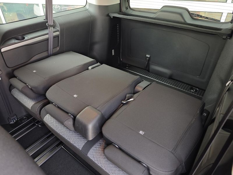 Toyota ProAce Verso (2025) 2.0D-8 A/T - L2 FAMILY 8S - fotka 13 z 18