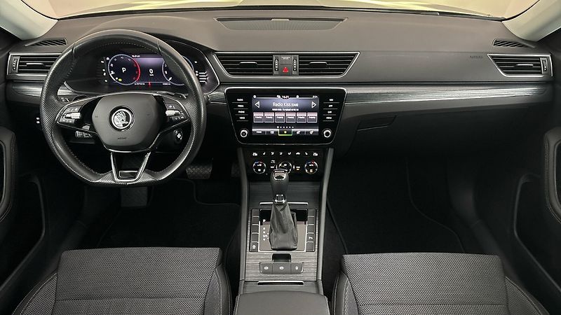 Škoda Superb 2.0 TDI DSG Style Combi - fotka 8 z 27