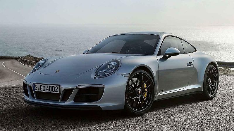 Porsche 911 Carrera GTS.