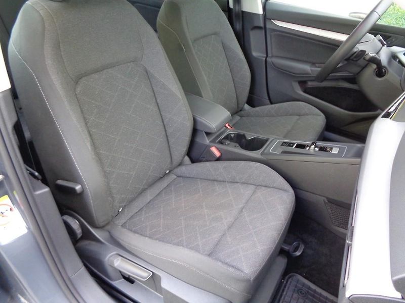 Volkswagen Golf 1.5 eTSI DSG Life 110 kW - fotka 21 z 30