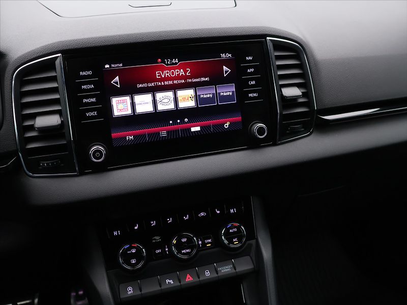 Škoda Karoq 2,0 TDI DSG 4x4 Sportline DPH - fotka 18 z 32