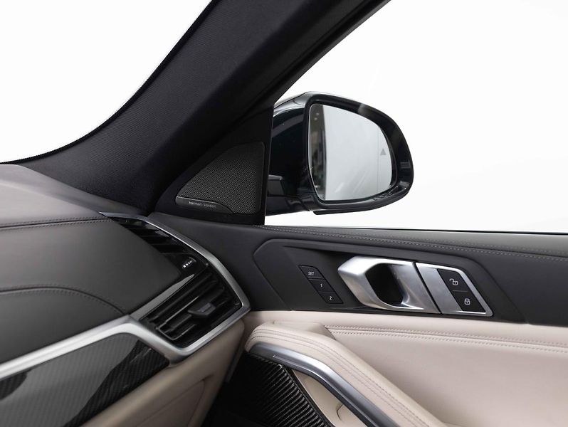 BMW X6 xDrive30d - fotka 16 z 24