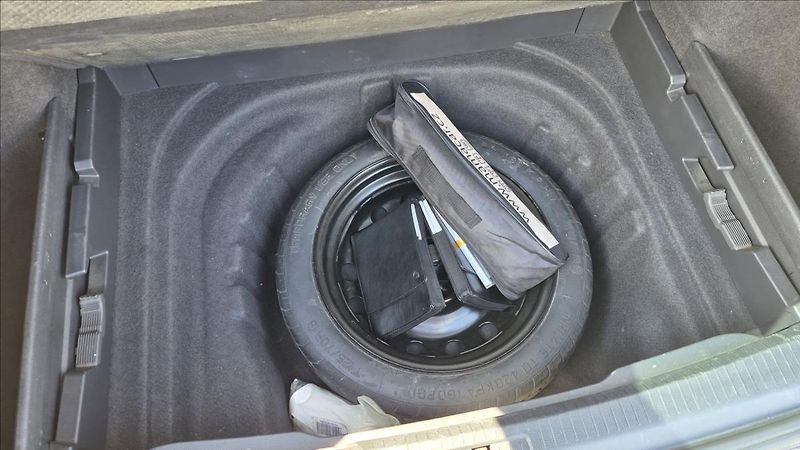 Volkswagen Golf 1,6 TDi 81 Kw Highline kůže - fotka 21 z 22
