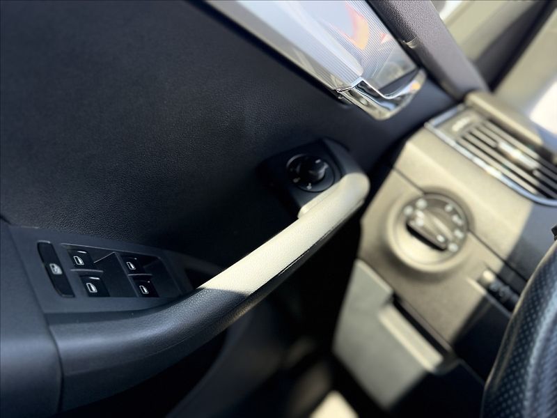 Škoda Octavia TDI DSG F1 NAVI, EL.KUFR - fotka 22 z 34