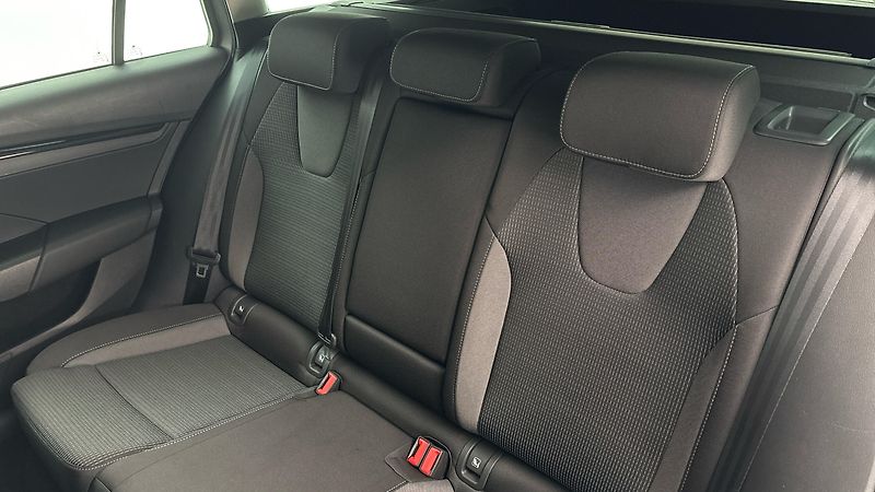 Škoda Octavia 2.0 TDI Ambition Combi - fotka 16 z 24