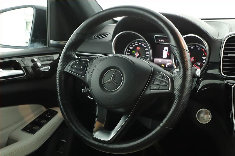 Mercedes-Benz GLS (2017) 500 4MATIC - fotka 8 z 21