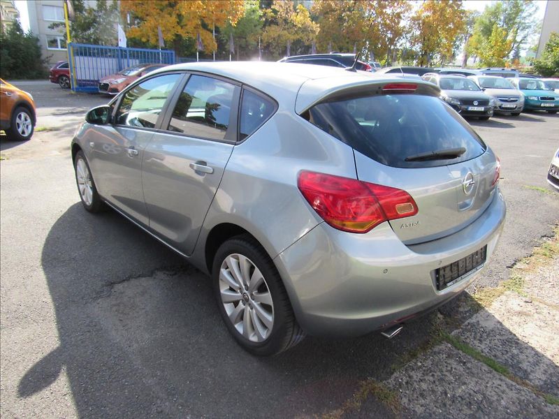 Opel Astra 1,4 Turbo 103kW - fotka 4 z 32