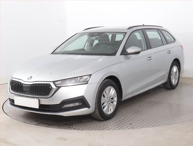 Škoda Octavia (2023) Ambition 2.0 TDI, ČR,1.maj - fotka 2 z 15