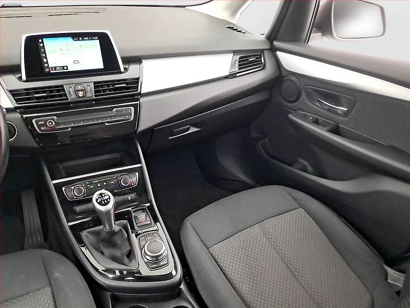 BMW Řada 2 (2019) 216i Active Tourer, Serv.kniha - fotka 8 z 20