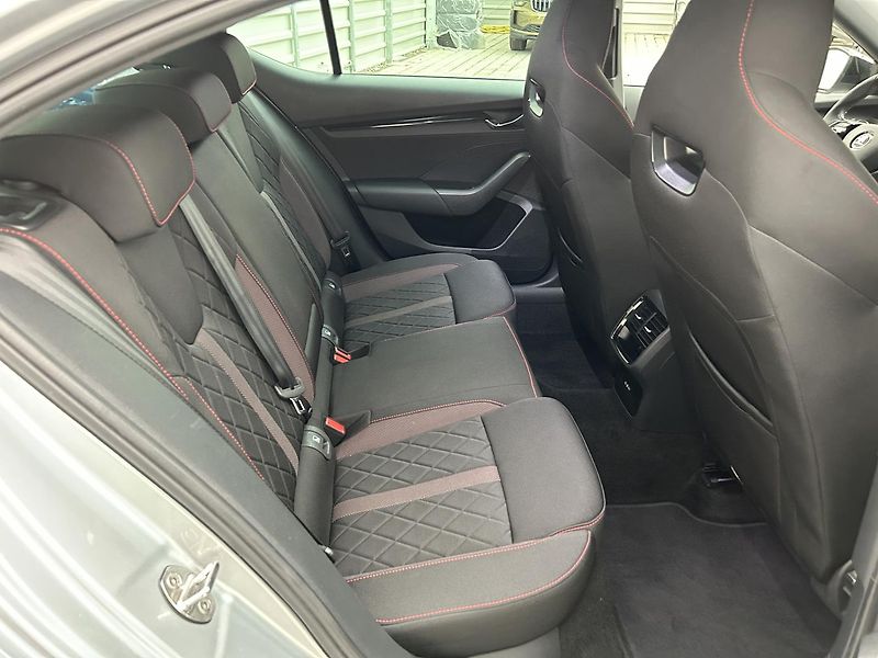 Škoda Octavia 2.0 TDI RS - fotka 30 z 33