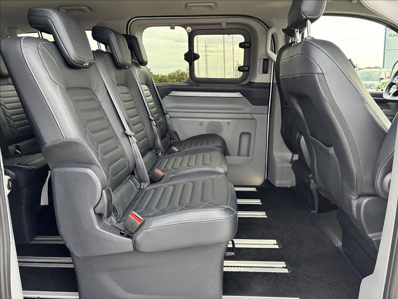 Ford Tourneo Custom 2,0 EcoBlue 125kW Titanium L1 - fotka 16 z 54