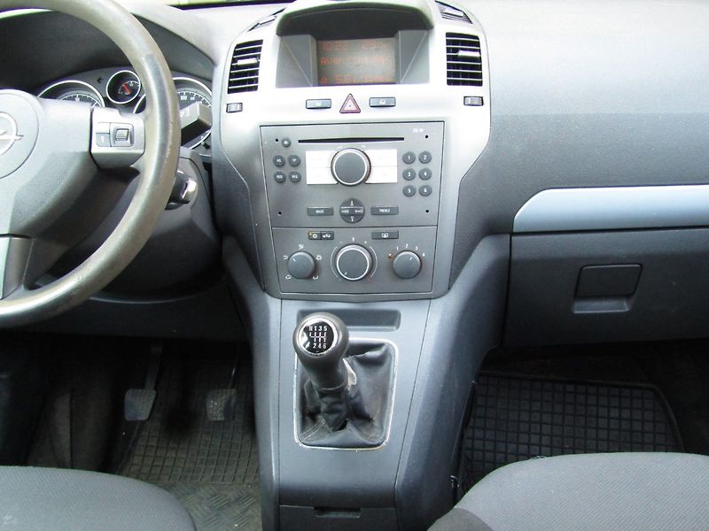Opel Zafira (2006) 1.9 CDTi 88kW - fotka 17 z 33