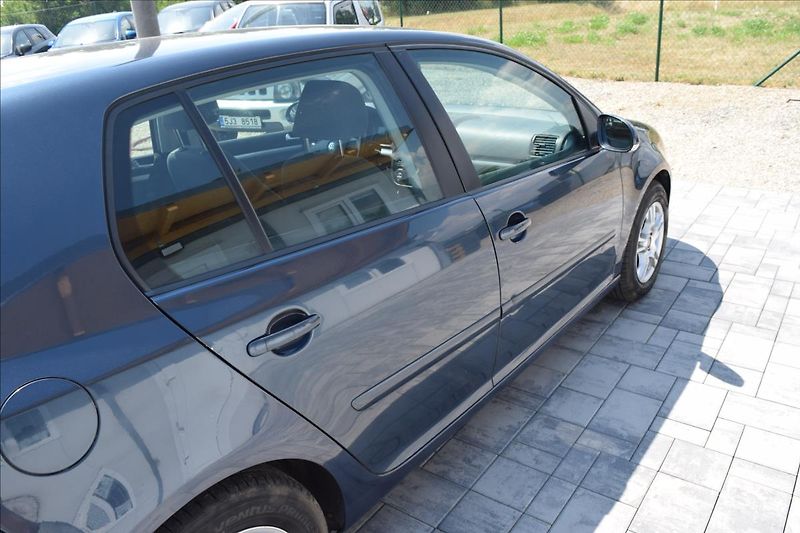 Volkswagen Golf 1,4 i 59KW NOVÁ STK ALU KLIMA - fotka 10 z 46