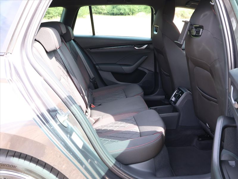 Škoda Octavia 2,0 TSI DSG RS DPH 1.maj CZ - fotka 13 z 31