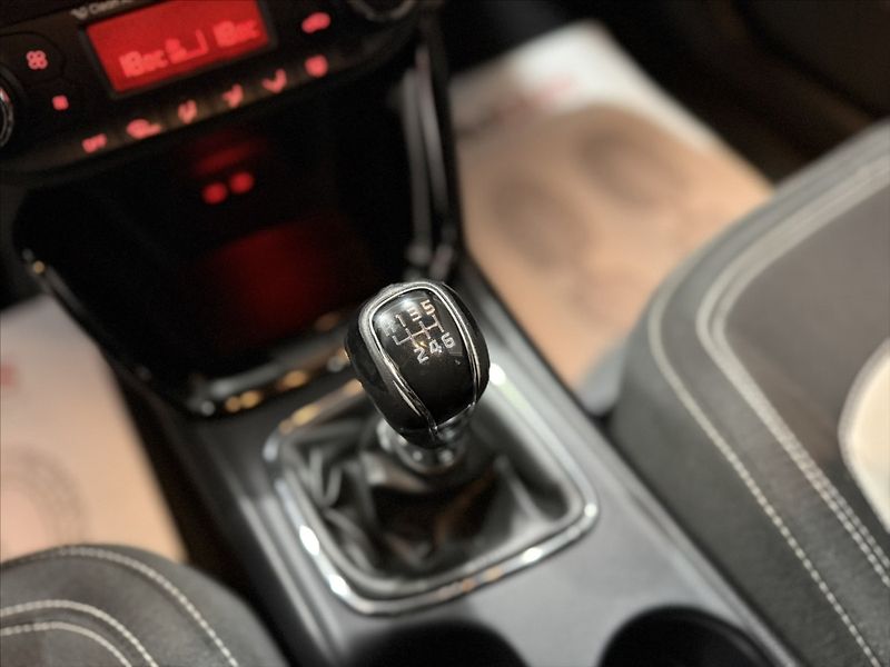 Kia Ceed 1,6   CRDI 94KW NAVI KAMERA ČR - fotka 19 z 44