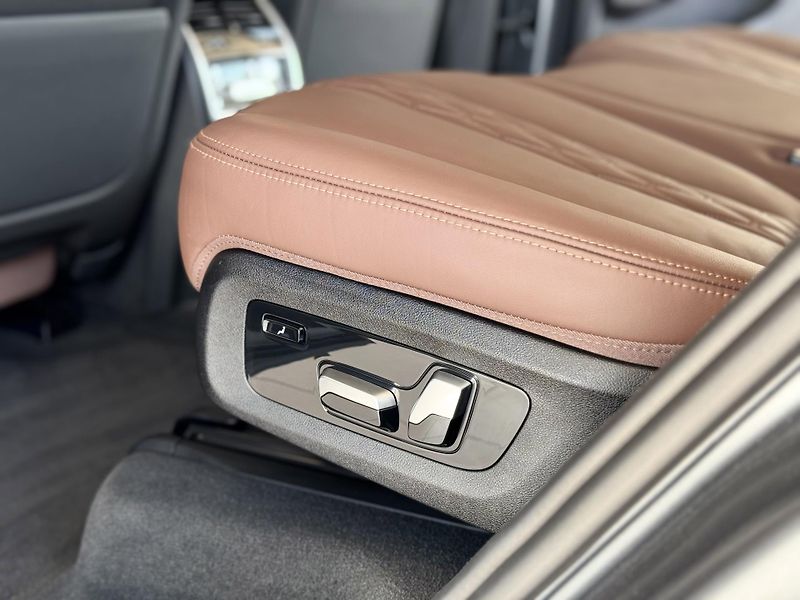 BMW X7 40d xDrive*M-SPORT*REZERVACE! - fotka 22 z 57