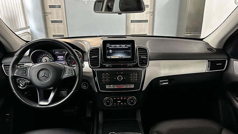 Mercedes-Benz GLE 250D / 4.MATIC / DVĚ SADY KOL - fotka 21 z 46